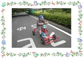 自転車に乗る様子 自転車に乗る様子