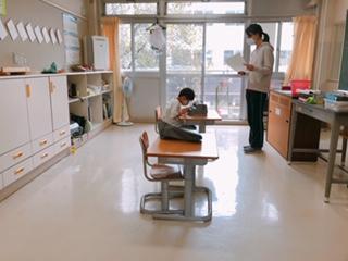 パーキンスを一生懸命打っている小学生。がんばれ！