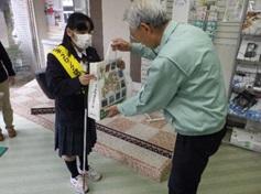 地域の役員(風呂店)の方に挨拶 地域の役員(風呂店)の方に挨拶