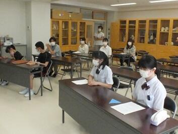 報告会の会場 報告会の会場
