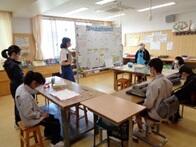 朝の打合せの様子 朝の打合せの様子