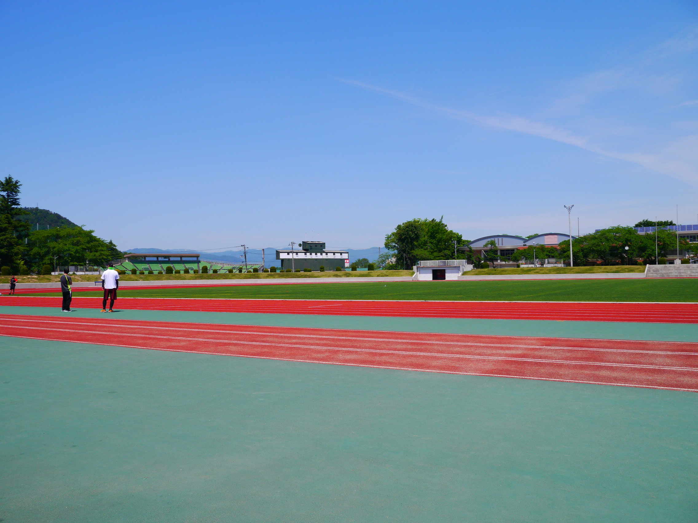 晴天の信夫ヶ丘陸上競技場