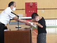 賞状授与の様子 賞状授与の様子
