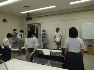 説明を受ける生徒 説明を受ける生徒