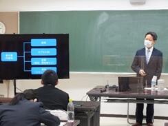講師の講義の様子