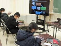 講義を聞く生徒の様子
