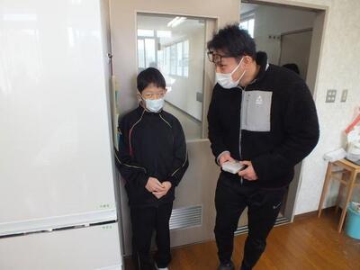 販売会の様子 入口で受付 販売会の様子 入口で受付