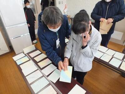 製品を並べる様子 製品を並べる様子