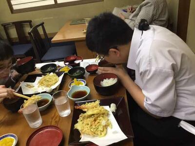 ごはんもみそ汁もとてもおいしい。 ごはんもみそ汁もとてもおいしい。