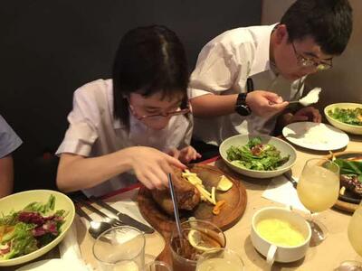 平和って本当にいいよね。おいしいものがたくさん食べられて。 平和って本当にいいよね。おいしいものがたくさん食べられて。