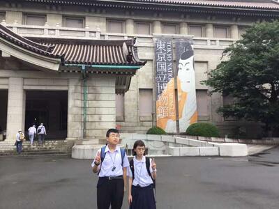 東京国立博物館前で。思い出の場所となりました。